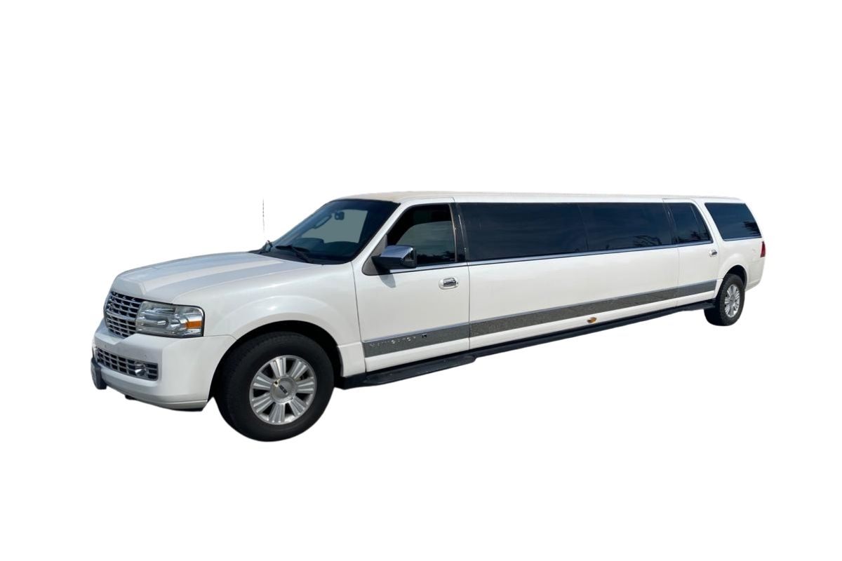 White Lincoln Navigator SUV Limo #2, Kavanagh Limousine, Vancouver, Langley, BC White Lincoln Navigator SUV Limo #2, Kavanagh Limousine, Vancouver, Langley, BC